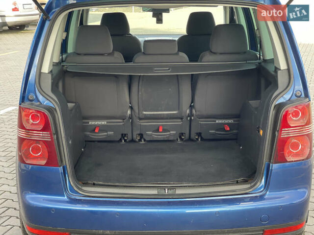 Синий Фольксваген Туран, объемом двигателя 1.6 л и пробегом 268 тыс. км за 6399 $, фото 33 на Automoto.ua