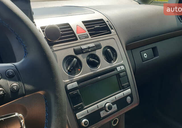 Синій Фольксваген Туран, об'ємом двигуна 1.4 л та пробігом 280 тис. км за 5888 $, фото 5 на Automoto.ua