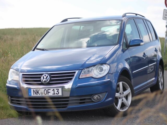 Синий Фольксваген Туран, объемом двигателя 1.9 л и пробегом 381 тыс. км за 2328 $, фото 2 на Automoto.ua