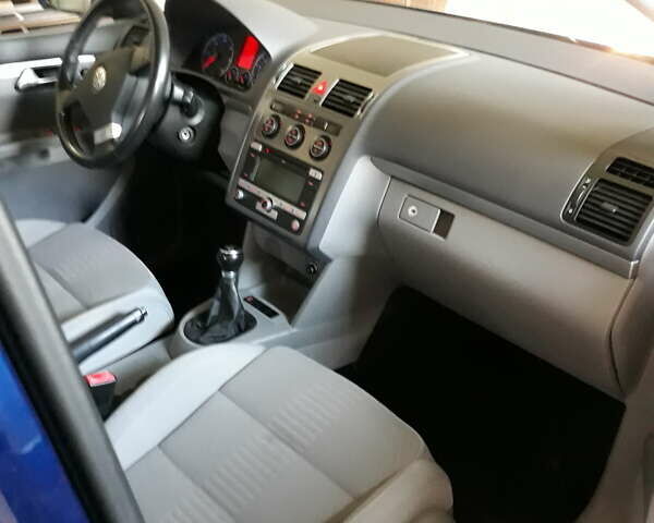 Синій Фольксваген Туран, об'ємом двигуна 1.97 л та пробігом 312 тис. км за 6500 $, фото 4 на Automoto.ua