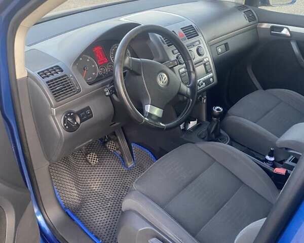 Синий Фольксваген Туран, объемом двигателя 1.9 л и пробегом 292 тыс. км за 8000 $, фото 6 на Automoto.ua