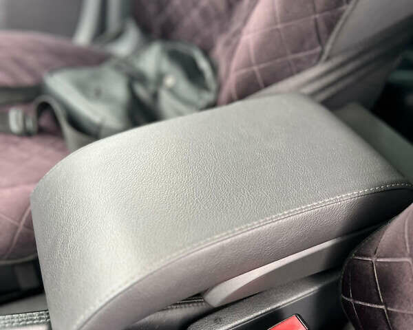 Синий Фольксваген Туран, объемом двигателя 1.97 л и пробегом 283 тыс. км за 7400 $, фото 29 на Automoto.ua