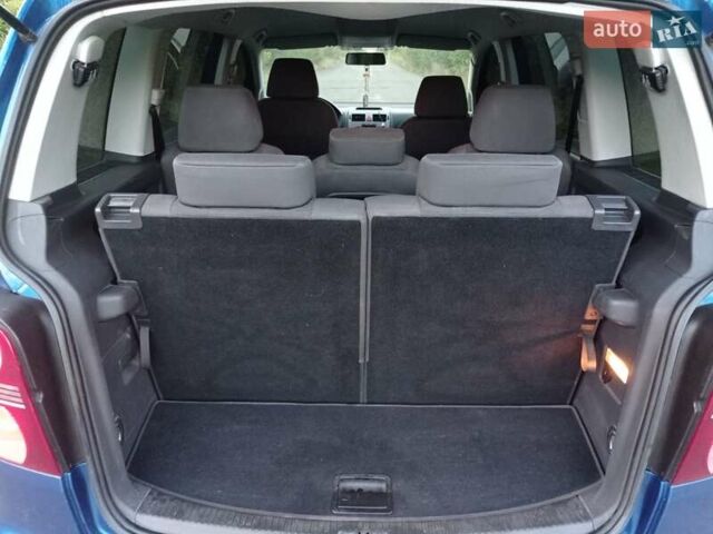 Синий Фольксваген Туран, объемом двигателя 1.6 л и пробегом 280 тыс. км за 6700 $, фото 5 на Automoto.ua