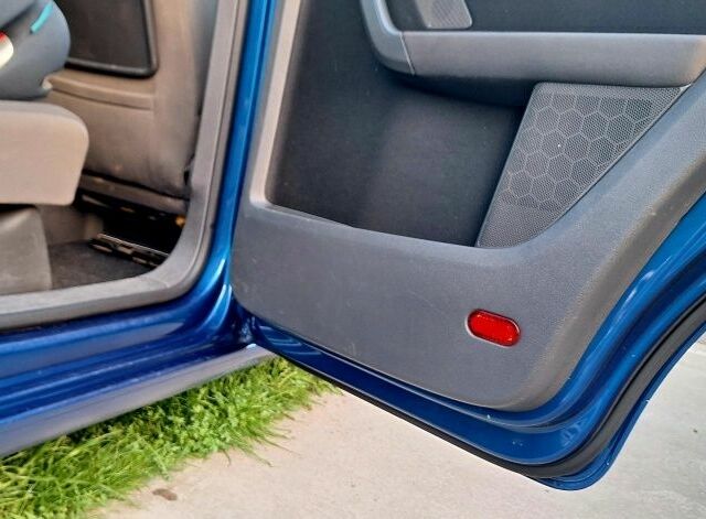 Синий Фольксваген Туран, объемом двигателя 1.9 л и пробегом 250 тыс. км за 7500 $, фото 14 на Automoto.ua