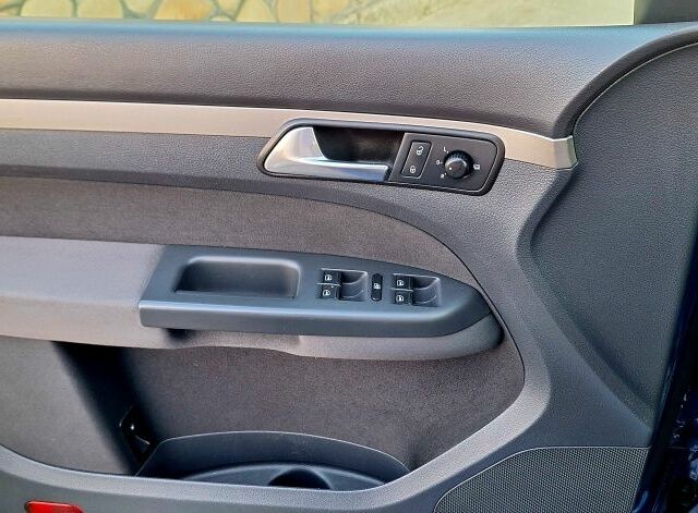 Синий Фольксваген Туран, объемом двигателя 1.9 л и пробегом 250 тыс. км за 7500 $, фото 19 на Automoto.ua