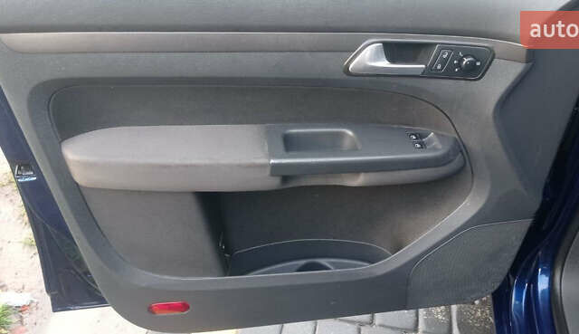 Синий Фольксваген Туран, объемом двигателя 1.4 л и пробегом 237 тыс. км за 6000 $, фото 51 на Automoto.ua