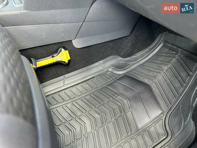 Синий Фольксваген Туран, объемом двигателя 1.4 л и пробегом 260 тыс. км за 6750 $, фото 73 на Automoto.ua