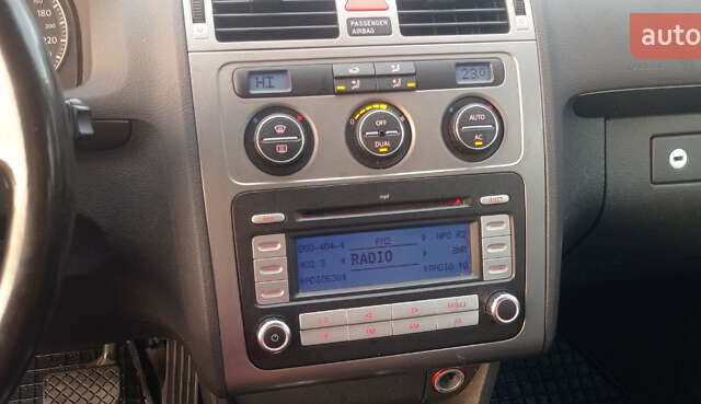 Синий Фольксваген Туран, объемом двигателя 1.4 л и пробегом 237 тыс. км за 6000 $, фото 45 на Automoto.ua