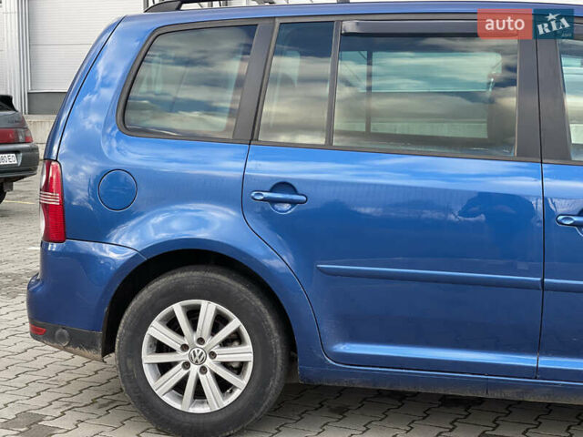 Синий Фольксваген Туран, объемом двигателя 1.6 л и пробегом 268 тыс. км за 6399 $, фото 4 на Automoto.ua