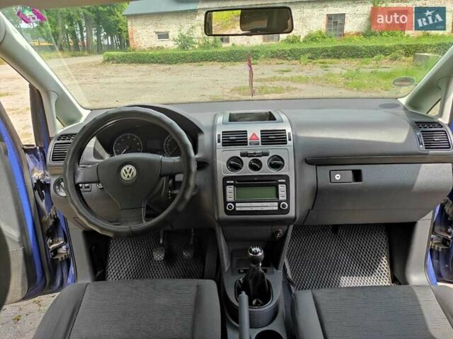 Синий Фольксваген Туран, объемом двигателя 1.6 л и пробегом 267 тыс. км за 6700 $, фото 13 на Automoto.ua