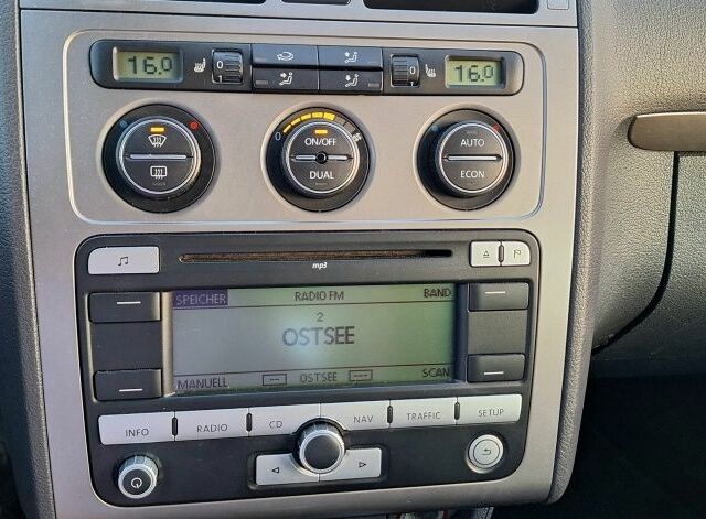 Синий Фольксваген Туран, объемом двигателя 1.9 л и пробегом 250 тыс. км за 7500 $, фото 22 на Automoto.ua