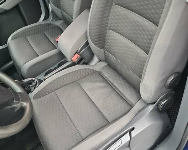 Синий Фольксваген Туран, объемом двигателя 1.6 л и пробегом 270 тыс. км за 6900 $, фото 14 на Automoto.ua