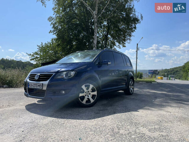 Синий Фольксваген Туран, объемом двигателя 1.97 л и пробегом 320 тыс. км за 8800 $, фото 2 на Automoto.ua