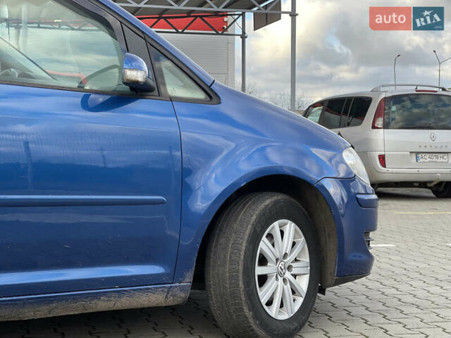 Синий Фольксваген Туран, объемом двигателя 1.6 л и пробегом 268 тыс. км за 6399 $, фото 3 на Automoto.ua