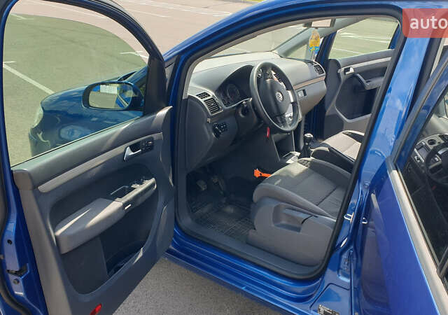 Синій Фольксваген Туран, об'ємом двигуна 1.4 л та пробігом 280 тис. км за 5888 $, фото 15 на Automoto.ua