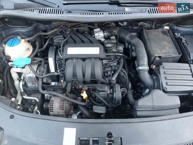 Синий Фольксваген Туран, объемом двигателя 1.6 л и пробегом 280 тыс. км за 6700 $, фото 6 на Automoto.ua