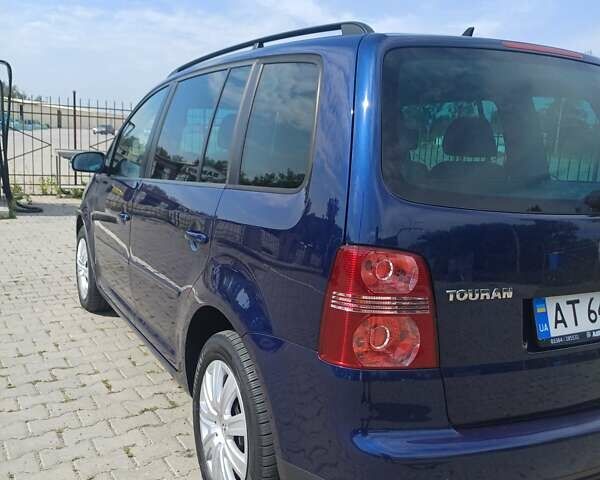 Синий Фольксваген Туран, объемом двигателя 1.6 л и пробегом 220 тыс. км за 7800 $, фото 4 на Automoto.ua