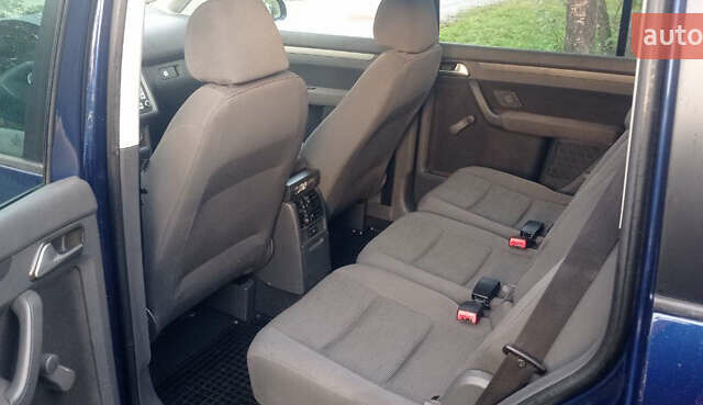 Синий Фольксваген Туран, объемом двигателя 1.4 л и пробегом 237 тыс. км за 6000 $, фото 53 на Automoto.ua