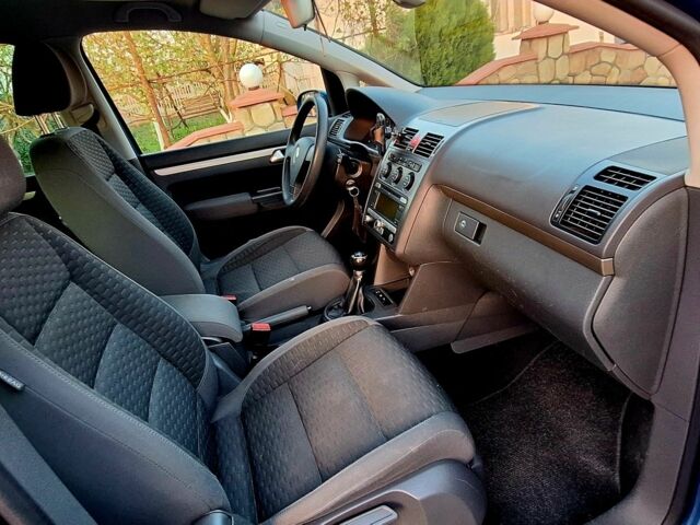 Синий Фольксваген Туран, объемом двигателя 1.9 л и пробегом 250 тыс. км за 7500 $, фото 16 на Automoto.ua