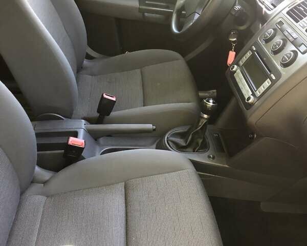 Синий Фольксваген Туран, объемом двигателя 1.6 л и пробегом 186 тыс. км за 8300 $, фото 8 на Automoto.ua