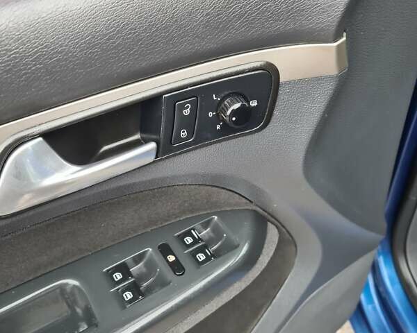 Синий Фольксваген Туран, объемом двигателя 1.6 л и пробегом 270 тыс. км за 6900 $, фото 17 на Automoto.ua