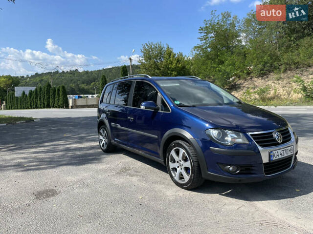 Синий Фольксваген Туран, объемом двигателя 1.97 л и пробегом 320 тыс. км за 8800 $, фото 1 на Automoto.ua