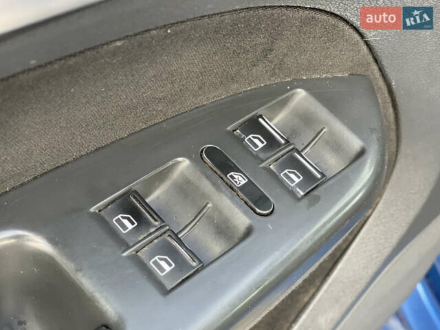 Синий Фольксваген Туран, объемом двигателя 1.6 л и пробегом 268 тыс. км за 6399 $, фото 18 на Automoto.ua