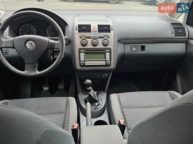 Синий Фольксваген Туран, объемом двигателя 1.6 л и пробегом 237 тыс. км за 6500 $, фото 16 на Automoto.ua