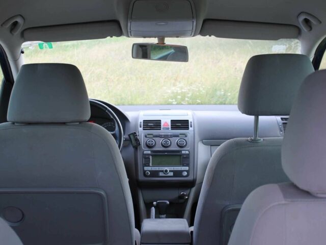 Синий Фольксваген Туран, объемом двигателя 1.9 л и пробегом 381 тыс. км за 2328 $, фото 4 на Automoto.ua