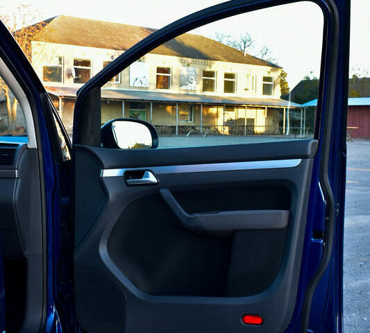 Синій Фольксваген Туран, об'ємом двигуна 2 л та пробігом 255 тис. км за 8400 $, фото 20 на Automoto.ua