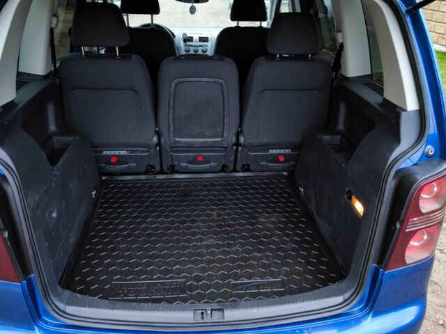 Синій Фольксваген Туран, об'ємом двигуна 2 л та пробігом 358 тис. км за 7500 $, фото 13 на Automoto.ua