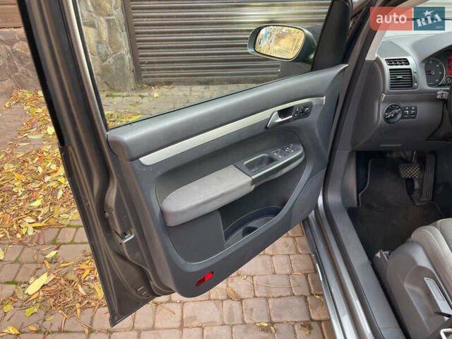 Синий Фольксваген Туран, объемом двигателя 1.9 л и пробегом 334 тыс. км за 7400 $, фото 11 на Automoto.ua