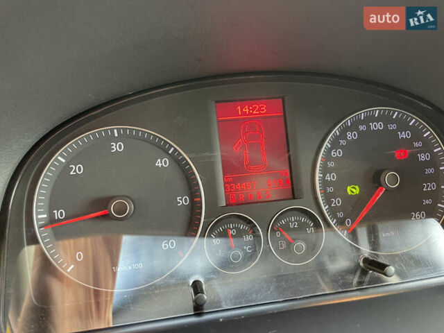 Синий Фольксваген Туран, объемом двигателя 1.9 л и пробегом 334 тыс. км за 7400 $, фото 6 на Automoto.ua