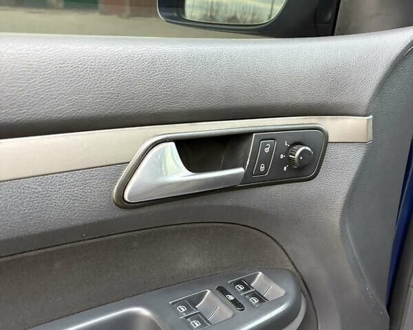 Синій Фольксваген Туран, об'ємом двигуна 1.97 л та пробігом 393 тис. км за 7300 $, фото 17 на Automoto.ua