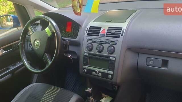 Синій Фольксваген Туран, об'ємом двигуна 1.39 л та пробігом 260 тис. км за 6000 $, фото 4 на Automoto.ua