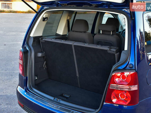 Синій Фольксваген Туран, об'ємом двигуна 2 л та пробігом 255 тис. км за 8400 $, фото 12 на Automoto.ua