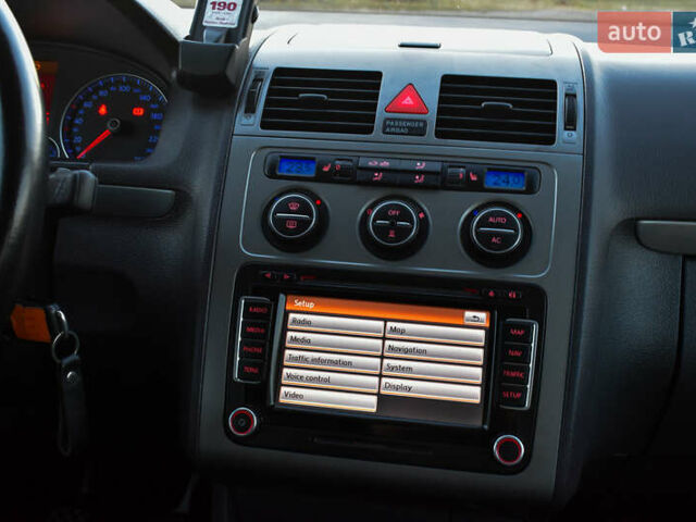 Синій Фольксваген Туран, об'ємом двигуна 2 л та пробігом 255 тис. км за 8400 $, фото 38 на Automoto.ua