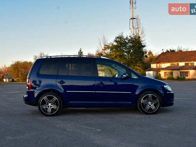 Синій Фольксваген Туран, об'ємом двигуна 2 л та пробігом 255 тис. км за 8400 $, фото 7 на Automoto.ua