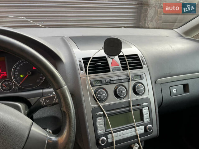 Синий Фольксваген Туран, объемом двигателя 1.9 л и пробегом 334 тыс. км за 7400 $, фото 8 на Automoto.ua