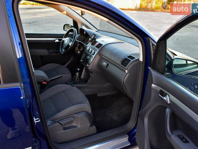Синій Фольксваген Туран, об'ємом двигуна 2 л та пробігом 255 тис. км за 8400 $, фото 21 на Automoto.ua