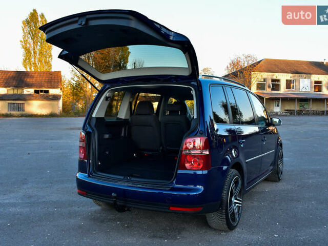 Синій Фольксваген Туран, об'ємом двигуна 2 л та пробігом 255 тис. км за 8400 $, фото 13 на Automoto.ua