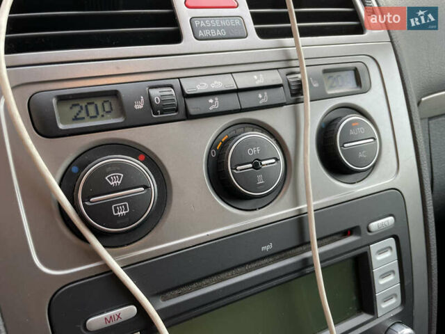 Синий Фольксваген Туран, объемом двигателя 1.9 л и пробегом 334 тыс. км за 7400 $, фото 9 на Automoto.ua