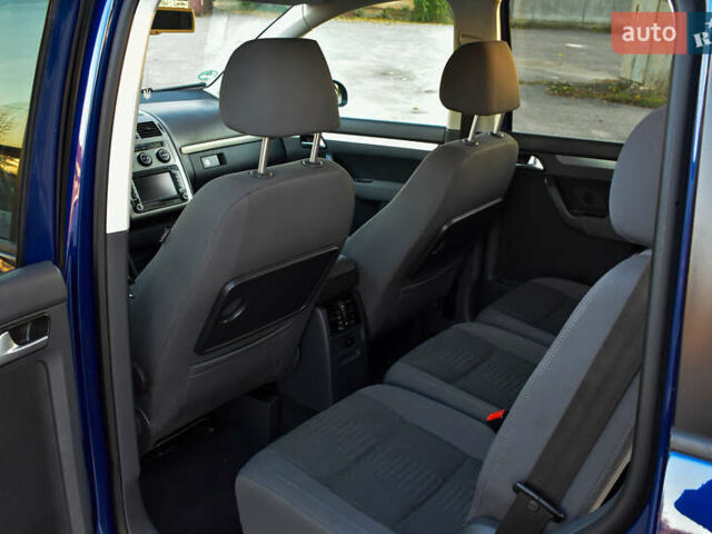 Синій Фольксваген Туран, об'ємом двигуна 2 л та пробігом 255 тис. км за 8400 $, фото 27 на Automoto.ua