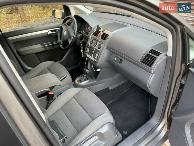 Синий Фольксваген Туран, объемом двигателя 1.9 л и пробегом 334 тыс. км за 7400 $, фото 12 на Automoto.ua