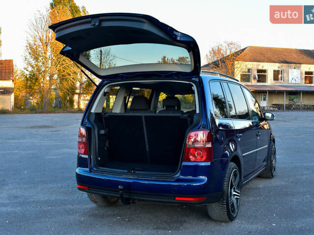 Синій Фольксваген Туран, об'ємом двигуна 2 л та пробігом 255 тис. км за 8400 $, фото 11 на Automoto.ua