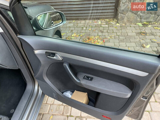 Синий Фольксваген Туран, объемом двигателя 1.9 л и пробегом 334 тыс. км за 7400 $, фото 13 на Automoto.ua