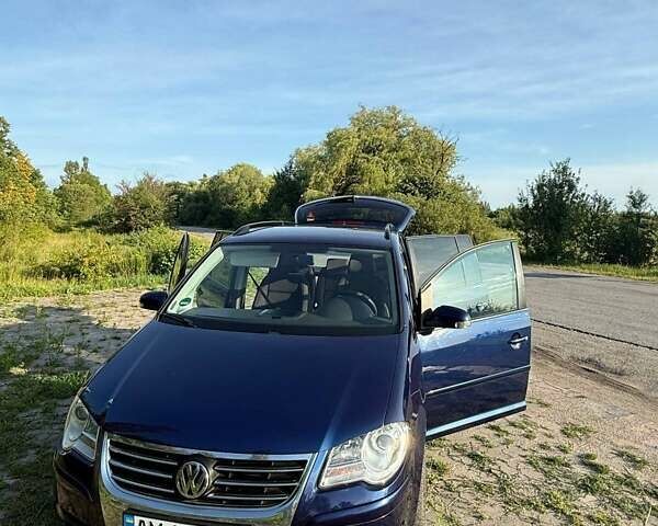 Синий Фольксваген Туран, объемом двигателя 1.6 л и пробегом 235 тыс. км за 8300 $, фото 5 на Automoto.ua