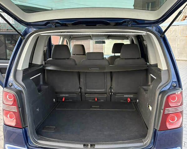 Синій Фольксваген Туран, об'ємом двигуна 1.97 л та пробігом 393 тис. км за 7300 $, фото 6 на Automoto.ua