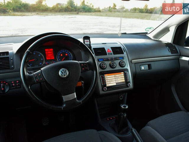 Синій Фольксваген Туран, об'ємом двигуна 2 л та пробігом 255 тис. км за 8400 $, фото 39 на Automoto.ua
