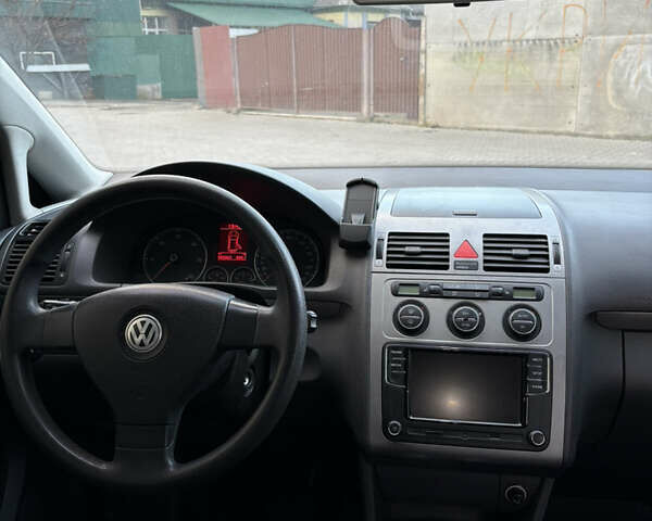 Синій Фольксваген Туран, об'ємом двигуна 1.97 л та пробігом 393 тис. км за 7300 $, фото 14 на Automoto.ua